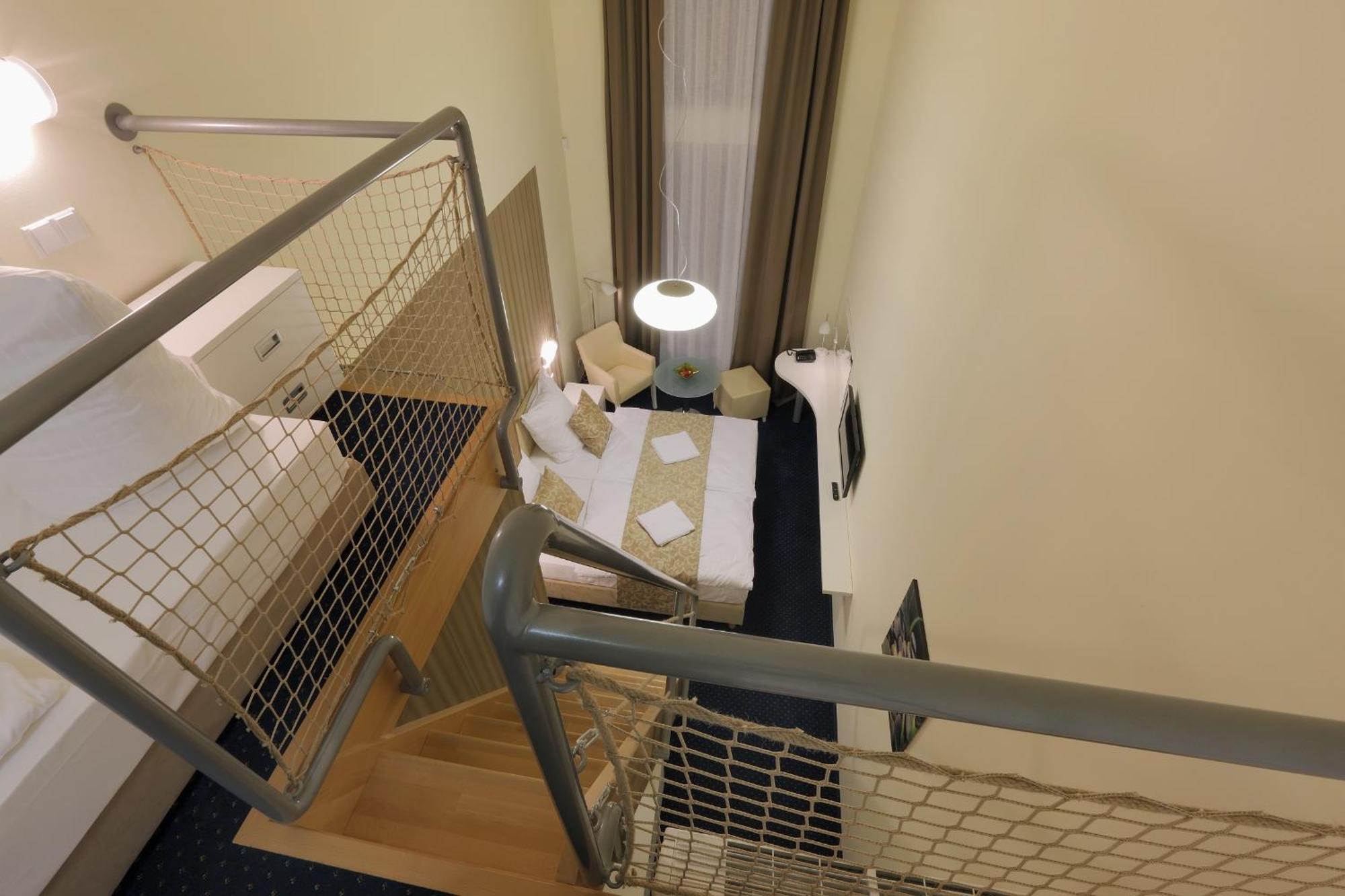 Esmarin Wellness Hotel Mníšek pod Brdy Zewnętrze zdjęcie